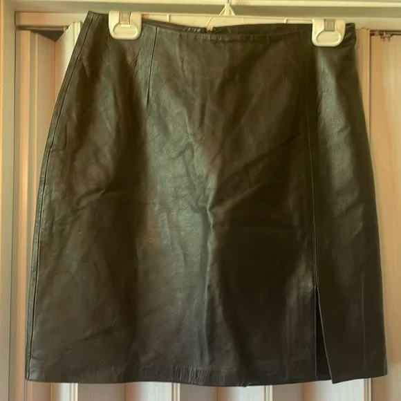 Alfani Black Lamb Leather Skirt. Size 6. Good pre-owned condition. - Picture 1 of 4